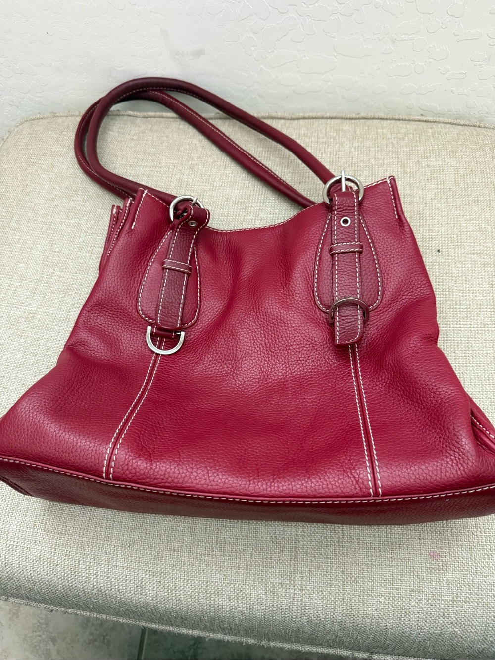 Tignanello Berry Red Pebbled Leather Shoulder Bag - Picture 2 of 6